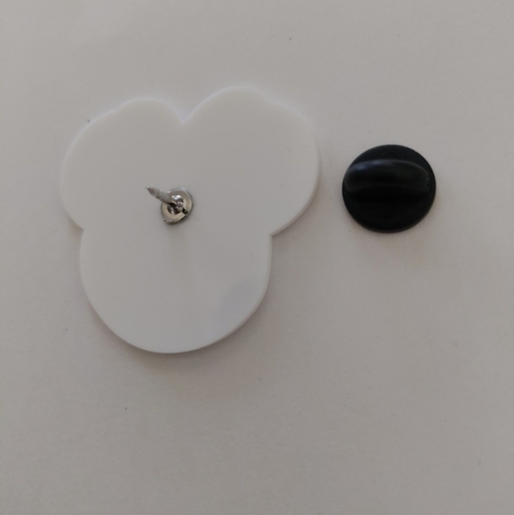 Disney theme Minnie mouse pan dulce acrylic lapel pin - Picture 2 of 2